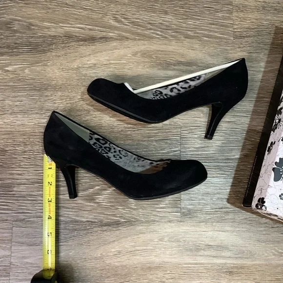 CL by laundry Nanette black suede heels size 8 - Picture 2 of 7